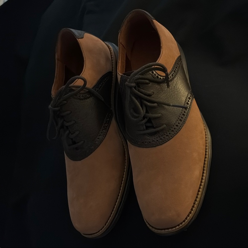 Cole Haan Black and Brown Oxford Shoes with Lace-Up Design